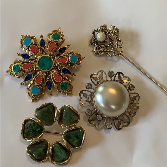 Jewelry - Vintage Brooch Lot